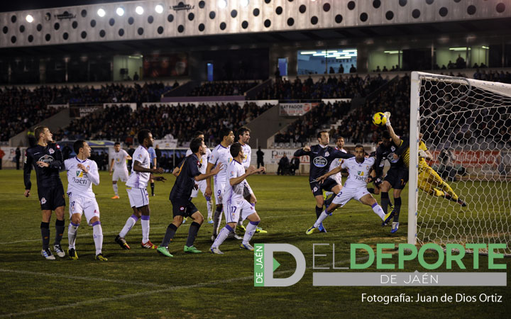 El Real Jaén hace frente al líder y roza la victoria (la crónica)