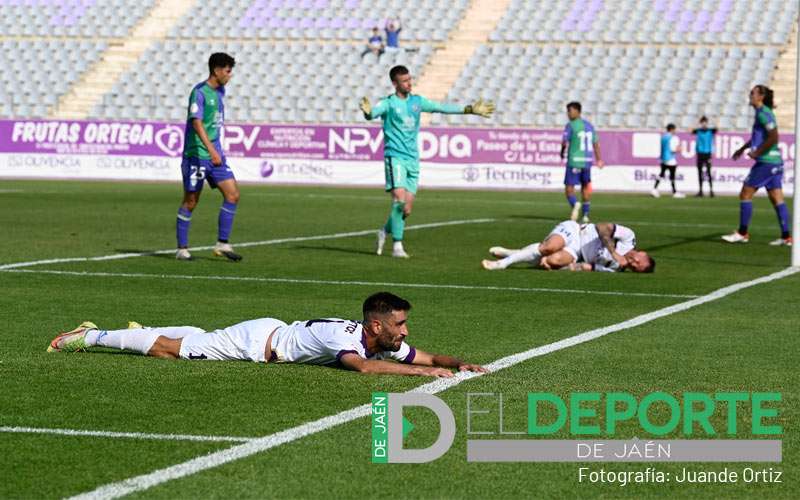 El Real Jaén cae ante el Malagueño y sale de puestos de playoff