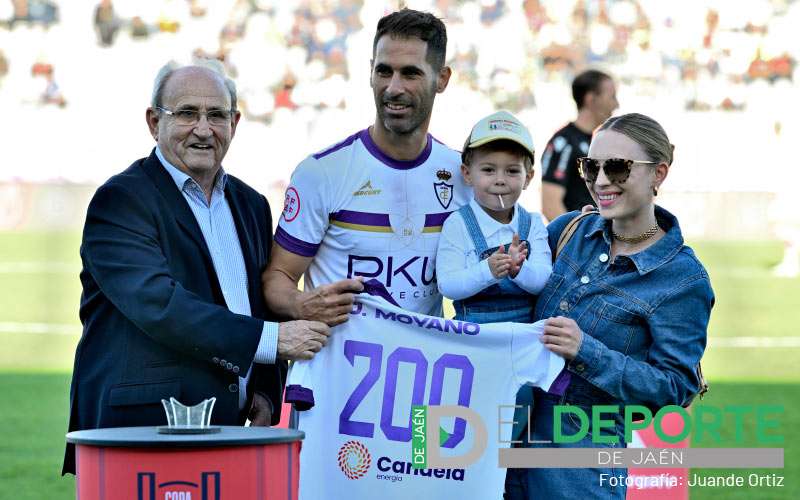 Javi Moyano celebra sus 200 partidos con la camiseta del Real Jaén