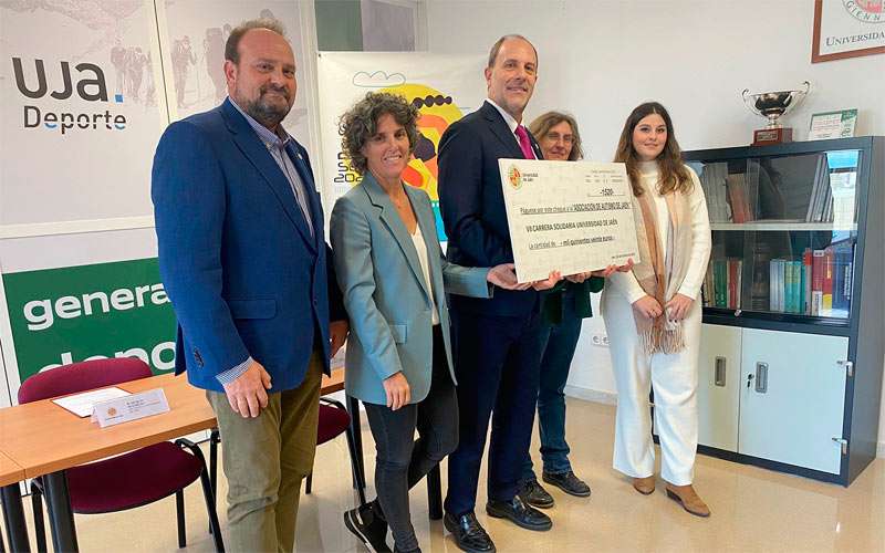 La UJA entrega la recaudación de su Carrera Solidaria a la Asociación Provincial de Autismo