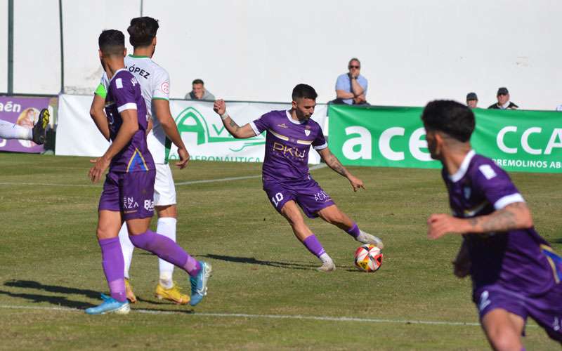 Juampe rescató un punto ante el líder