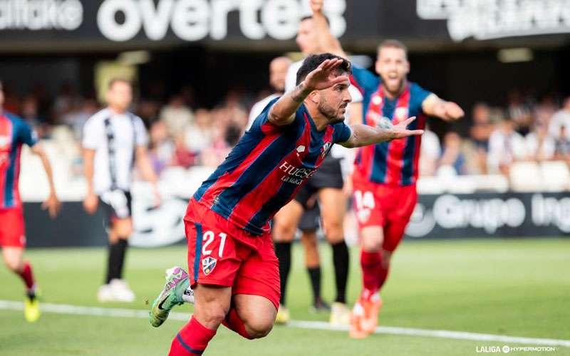 El doblete de Elady asegura la permanencia del Huesca en Segunda