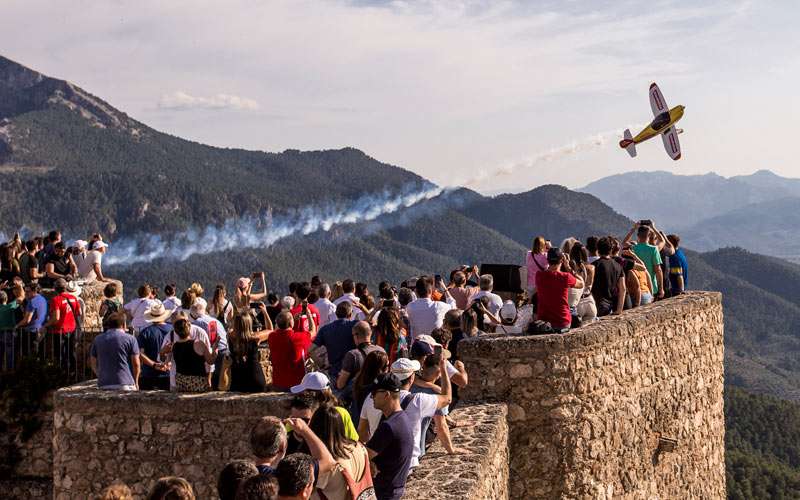 Una exhibición aérea en el Castillo de Segura de la Sierra para iniciar el XXIV FIA ‘El Yelmo’
