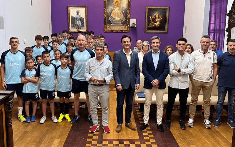 El alcalde Jaén recibe a una delegación de las categorías inferiores de Avanza Futsal