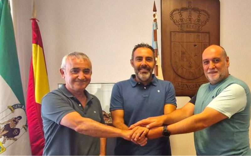 Colaboración entre el CD Atlético Mengíbar y el Ayuntamiento del municipio