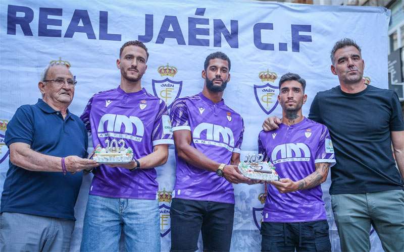 El Real Jaén celebra su 102 cumpleaños presentando su tercera equipación