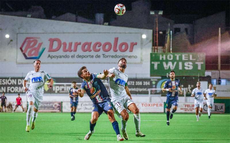 UDC Torredonjimeno y Real Jaén afinan puntería en un entretenido amistoso