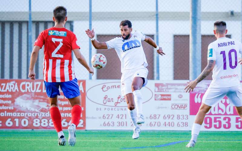 El Real Jaén cierra su pretemporada con una victoria ante el Atlético Porcuna