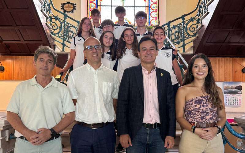 Reconocimiento del Ayuntamiento para los jóvenes nadadores del CN Jaén