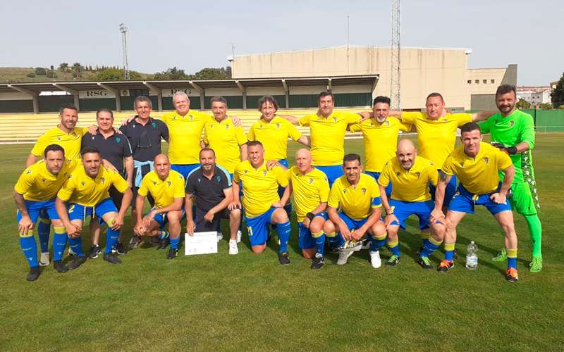 Los veteranos Cádiz CF participarán en el homenaje a Higinio Vilches