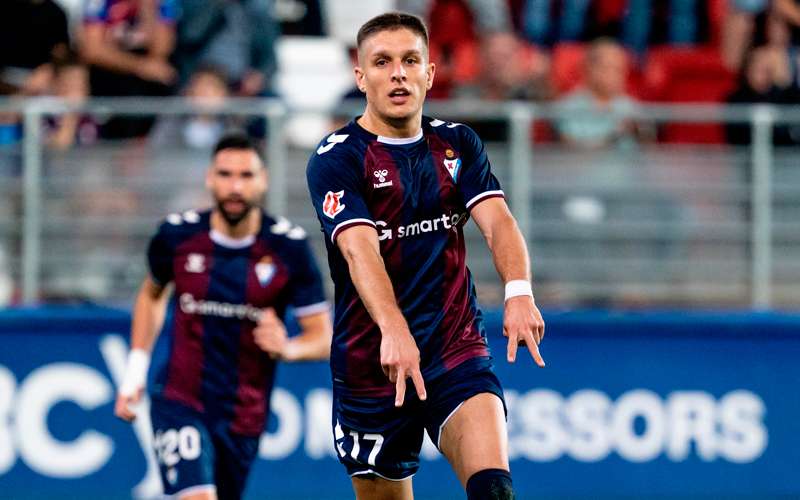 El Eibar tumba al Cádiz con un gol de Corpas