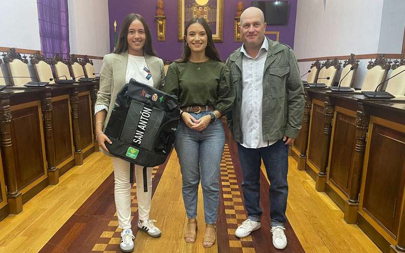 Jimena Martorell, homenajeada por el Ayuntamiento de Jaén tras su éxito en el Nacional sub-14 de tenis