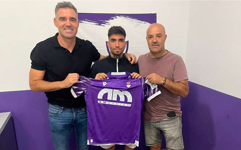 Óscar Lozano renueva con el Real Jaén hasta el 2026