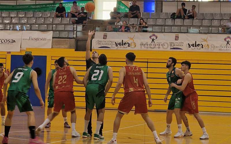 El Jaén CB se pone a tono con un triunfo de pretemporada ante el Baloncesto Murgi