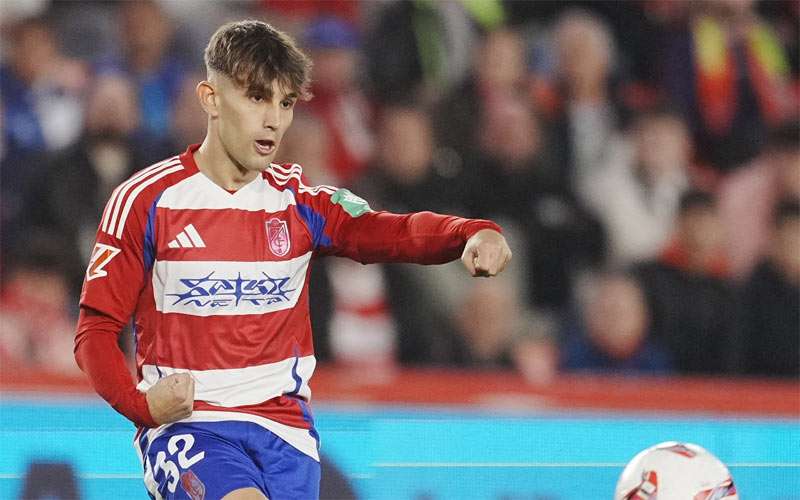 El jiennense Juanma Lendínez debuta con el Granada CF en partido oficial