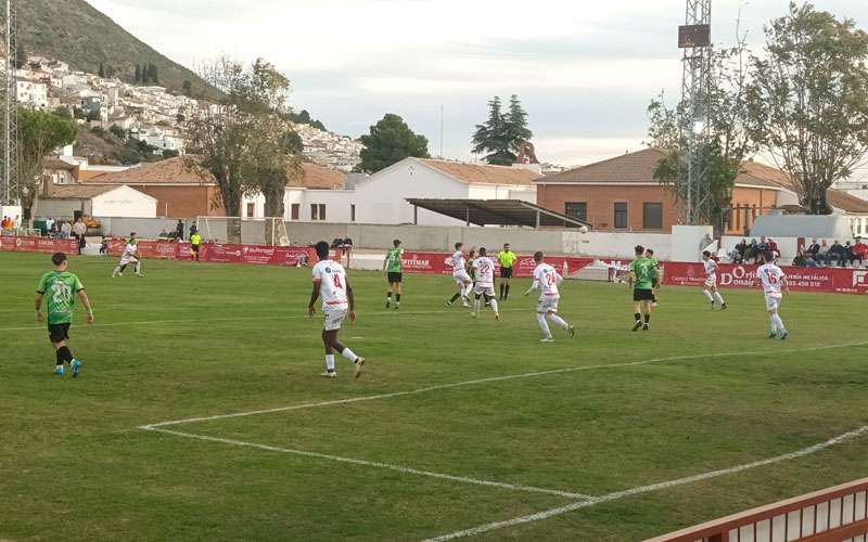 Derrota del Martos CD ante el Huétor Vega