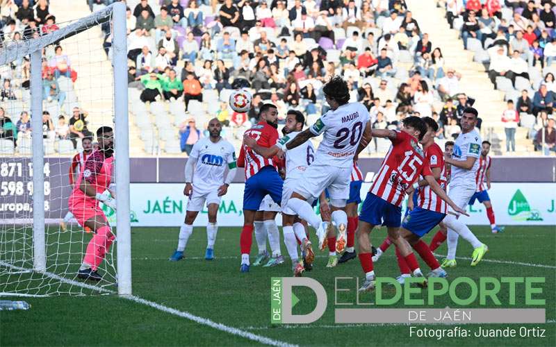 Mauro lidera la agónica victoria del Real Jaén frente al Porcuna