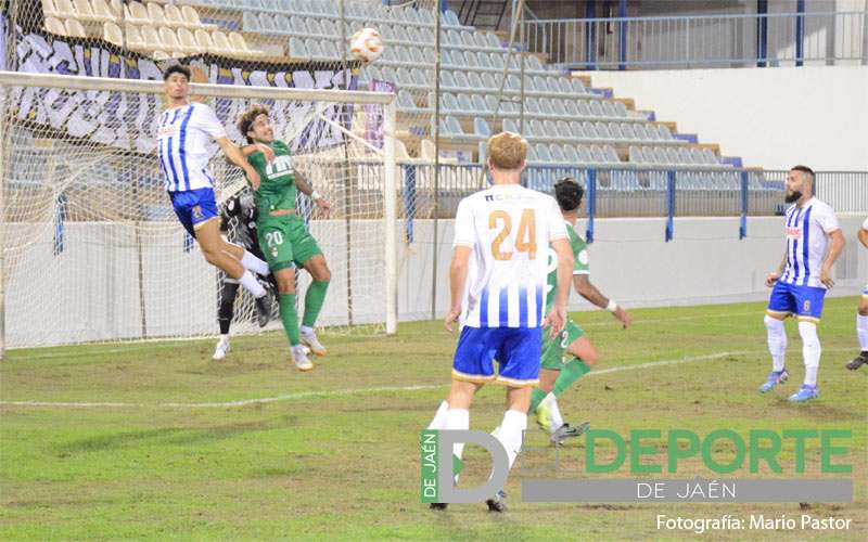 El Real Jaén cede su primera derrota de la temporada