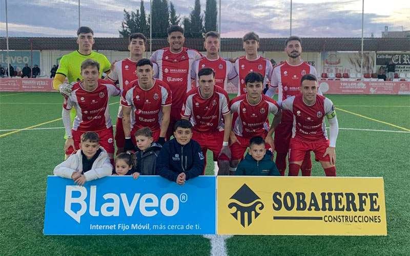 Torreperogil y Mancha Real se reparten los puntos en un derbi al que solo le faltó el gol