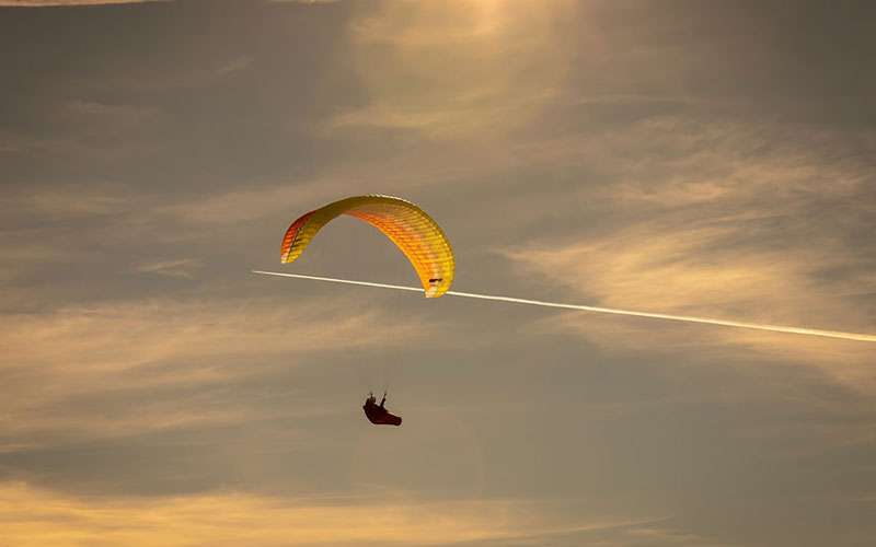 Un parapentista, herido tras sufrir un accidente en Pegalajar