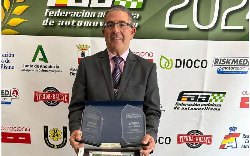 Esteban Perea recibió el reconocimiento de la Federación Andaluza de Automovilismo