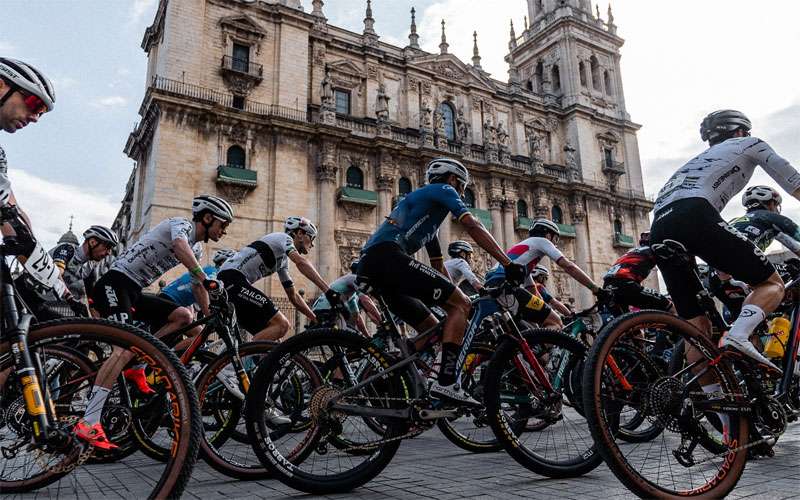 La Andalucía Bike Race 2025 se despide de Jaén y pone rumbo a Córdoba