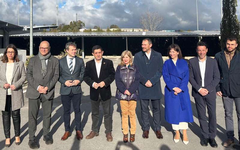 Instalación de nuevas placas solares fotovoltaicas en el Olivo Arena