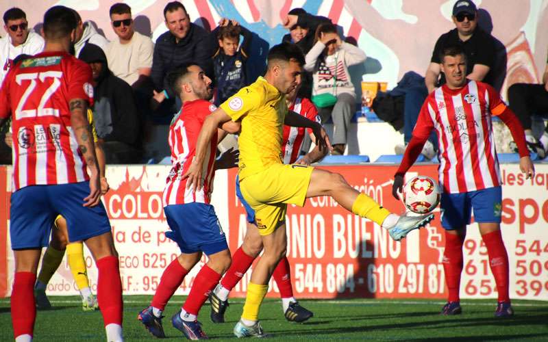 El Atlético Porcuna empata en casa ante el FC Marbellí