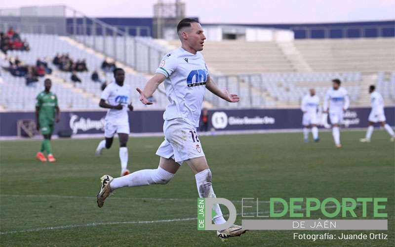 El Real Jaén solventa con victoria el derbi frente al Martos