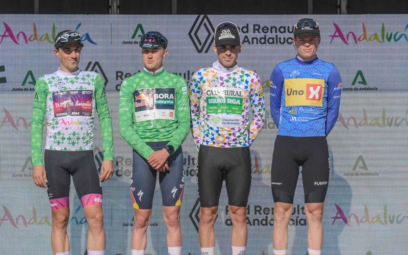 Tom Pidcock se impone en Torredelcampo y Sivakov alcanza el liderato de la Vuelta a Andalucía