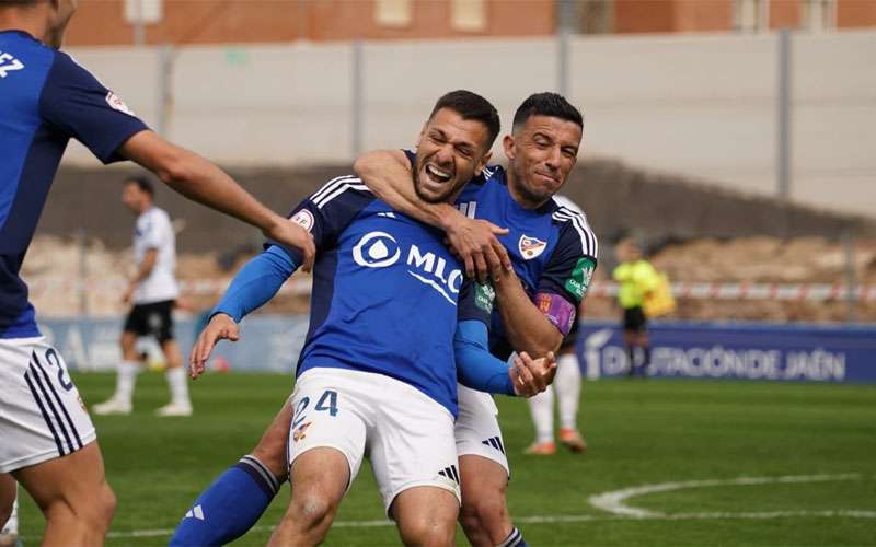 Goleada del Linares al Xerez DFC para meterse de lleno en la pelea por el playoff de ascenso