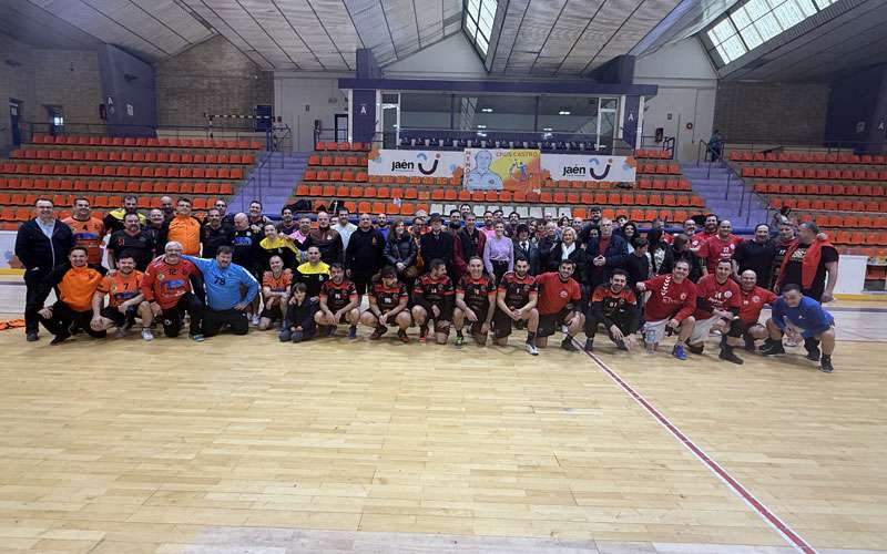 El balonmano jiennense rinde homenaje a Chus Castro