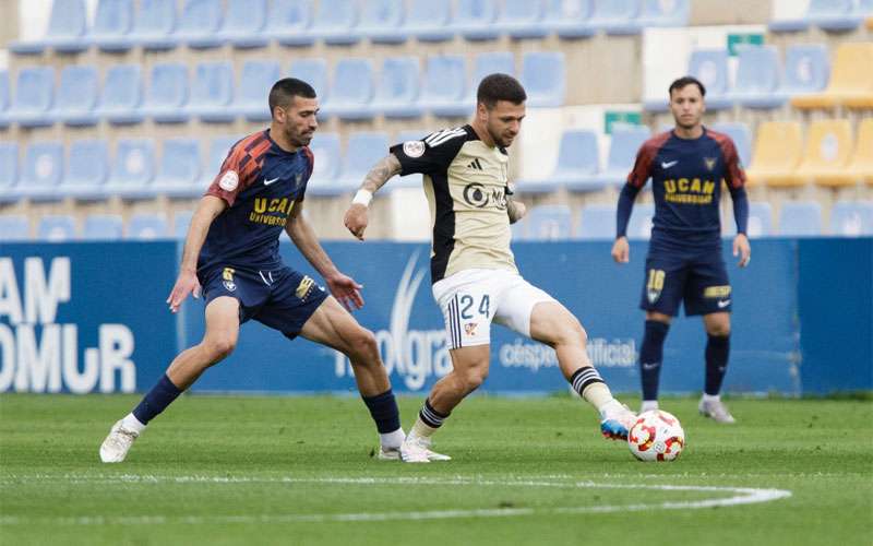 El Linares Deportivo sale derrotado en el test por el playoff ante la UCAM Murcia