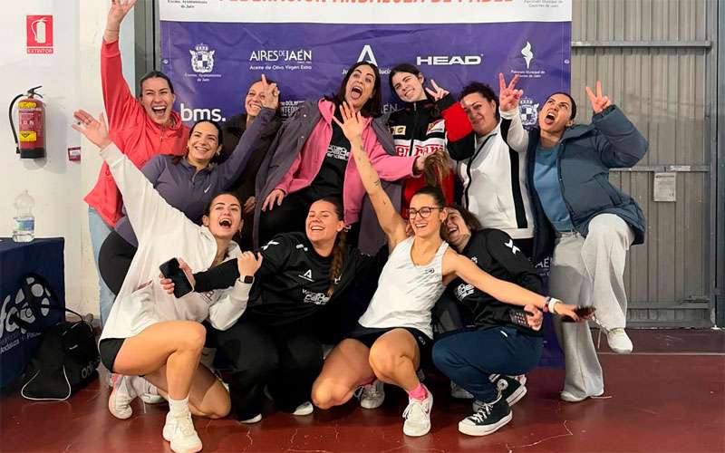 Marín-Plaza y López-Siles Jaén, reinas en la fiesta del Woman Padel Andaluz